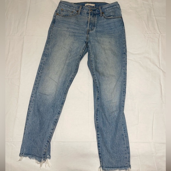Levi Light Washed “Wedgie” style Jeans, Size 28, Fringed at Bottom - Picture 5 of 6